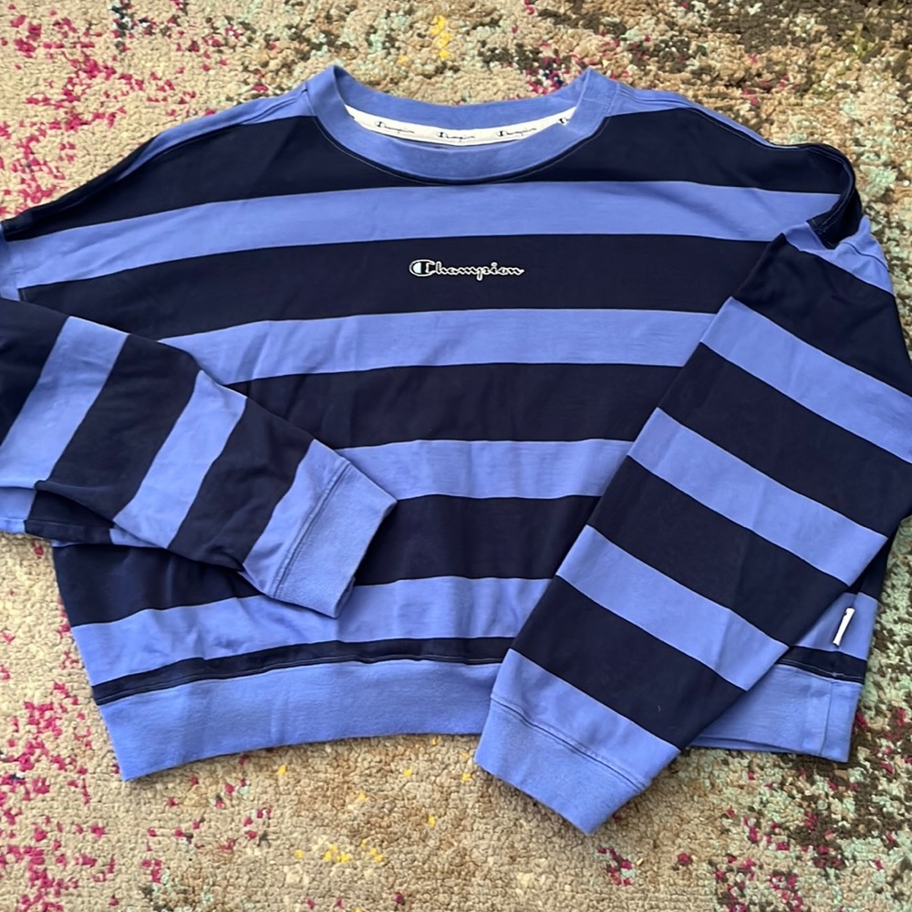 Women’s Champion cropped crew neck medium
